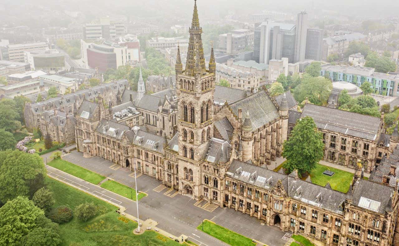 A neogótica Universidade de Glasgow vista de cima