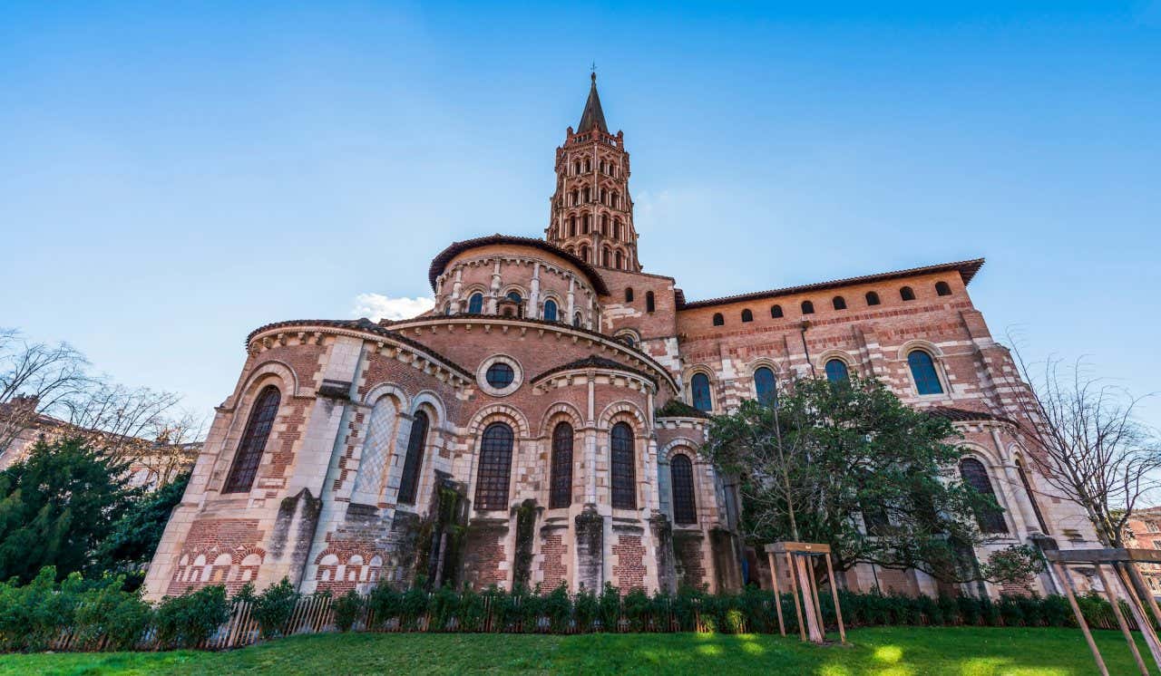 Lado de trás da basílica de Saint-Sernin