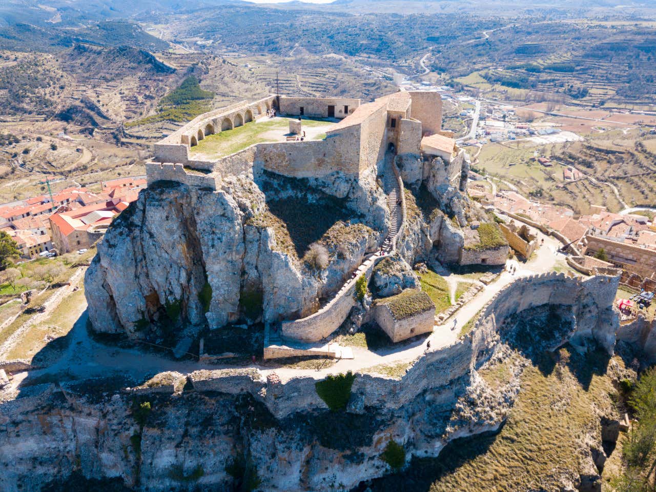 Panorámica del Castillo de Morella en un día despejado con sol