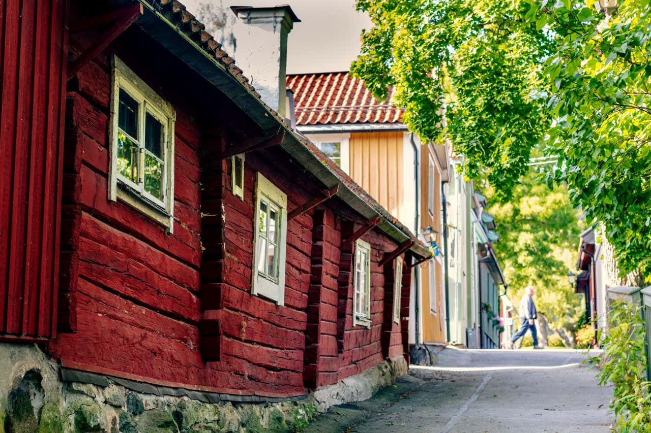 Maisons en bois colorées à Sigtuna, une ville historique incontournable si vous visitez Stockholm