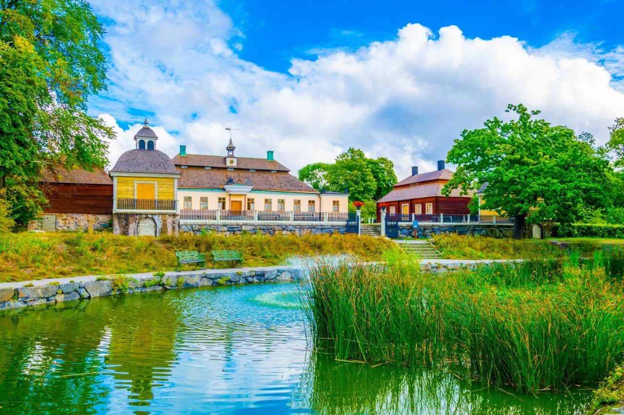 Musée en plein air de Skansen avec un plan d'eau, un autre musée à ne pas manquer lors de votre visite de Stockholm