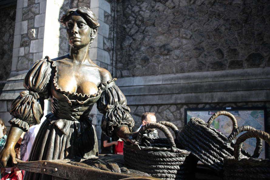 La estatua de Molly Mallone en Dublín