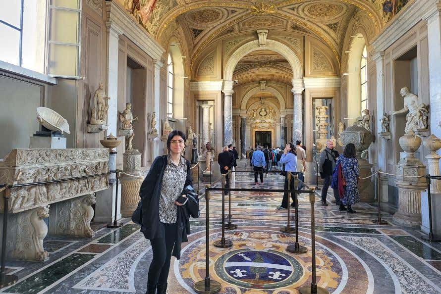 Lucía Fernández en el Museo Vaticano 