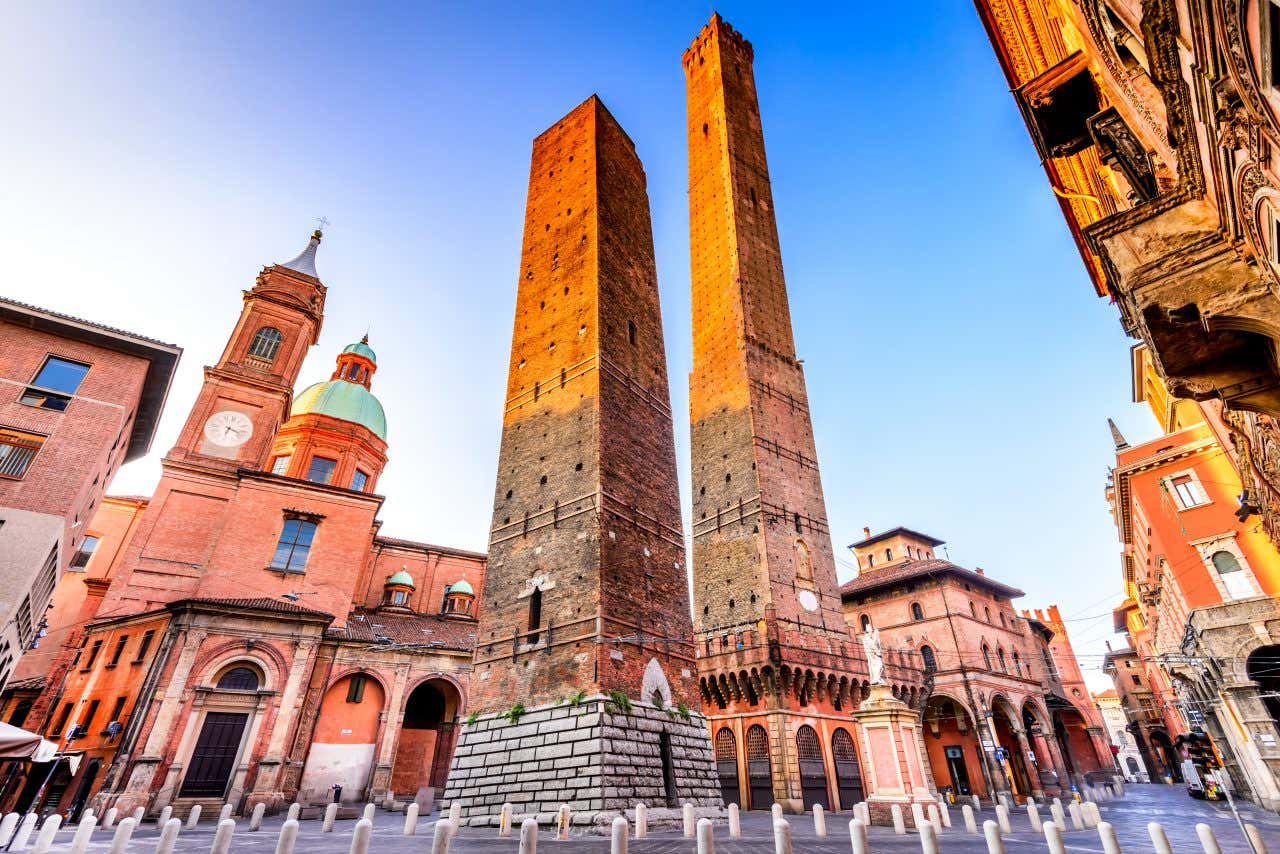 Les Deux Tours de Bologne, un symbole de la ville à ne pas manquer si vous visitez Bologne