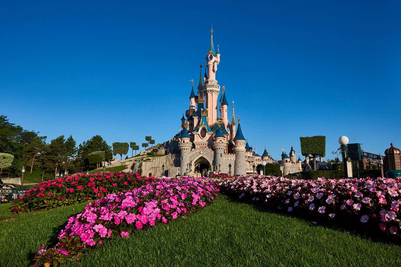 Le château de Disneyland Paris, une activité incontournable à faire en famille à Noël 