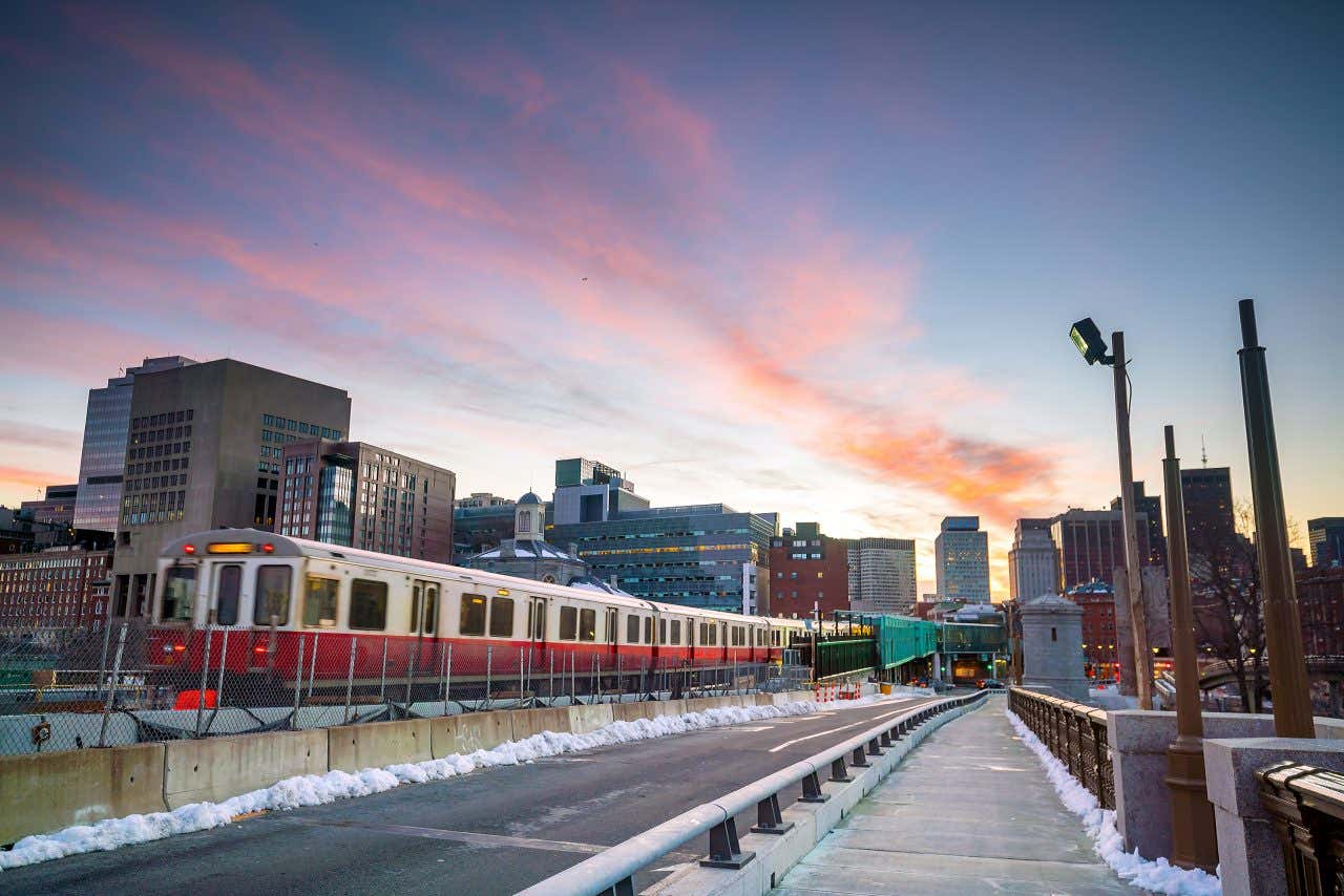 Métro de Boston au coucher du soleil