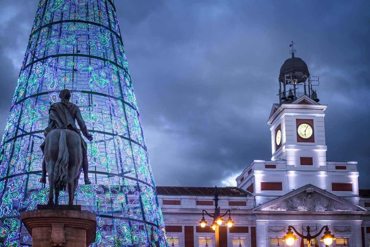 Puerta del Sol et son arbre de de Noël, une visite à faire en famille