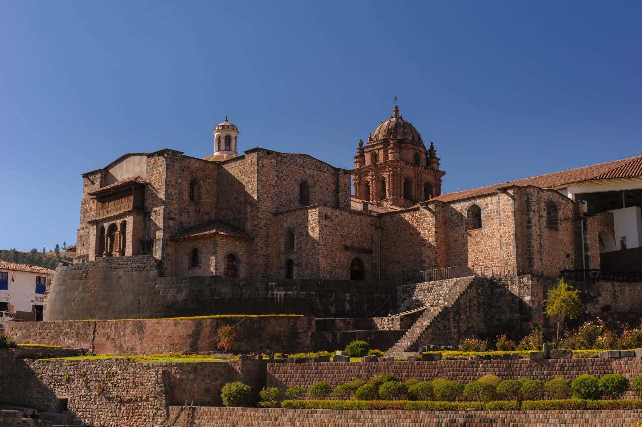 Runínas de Qorikancha, o Templo do Sol em Cusco com o Convento de Santo Domingo construído em cima 