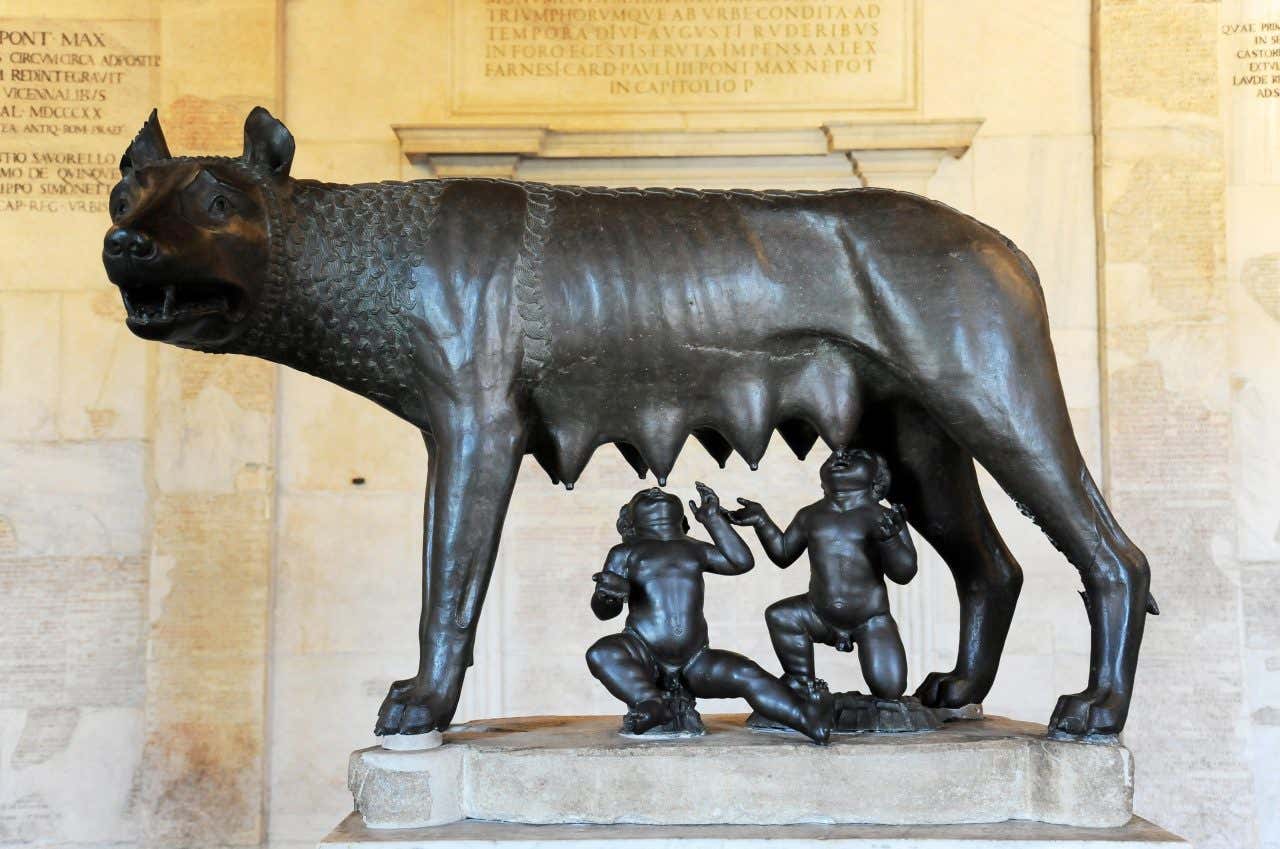 Statue de la louve allaitant Romulus et Rémus