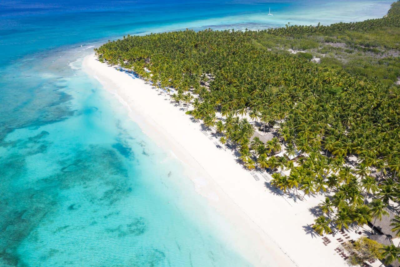 Vue aérienne sur l'île de Saona, près de Punta Cana, une destination où partir en janvier