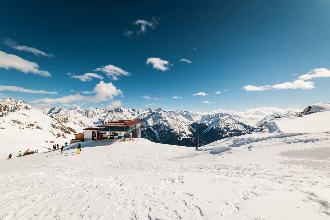 Paysage de Sölden avec une remontée mécanique en contrebas