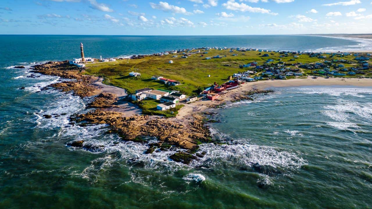 Vista aérea de Cabo Polonio em um dia ensolarado