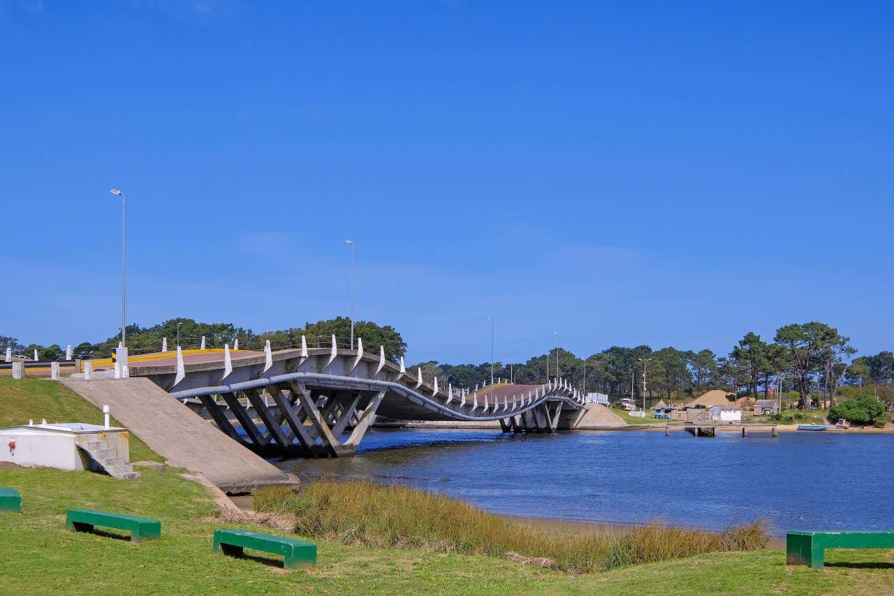 Panorâmica da Ponte Ondulada passando pelo arroio Maldonado