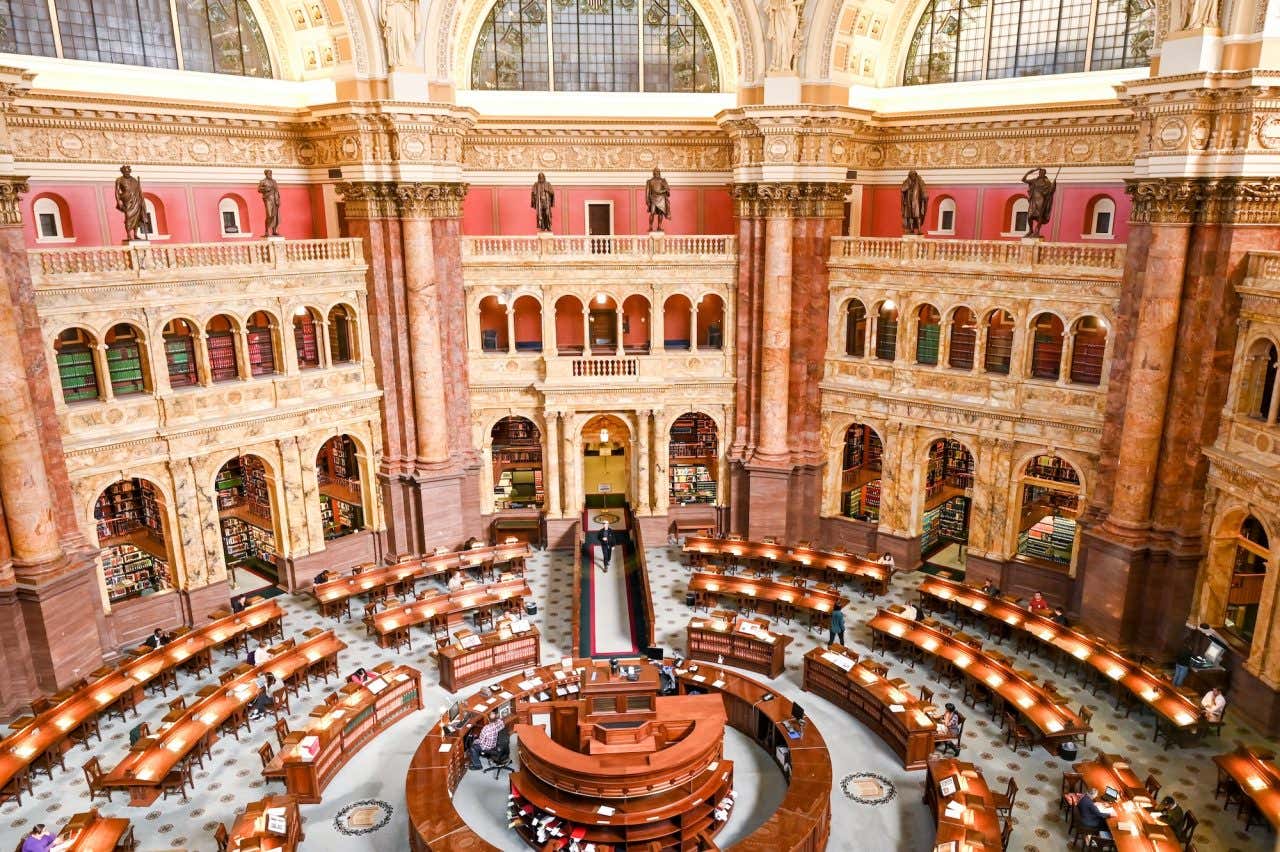 Vista de cima da Sala oval de leitura principal da Biblioteca do Congresso no Capitólio