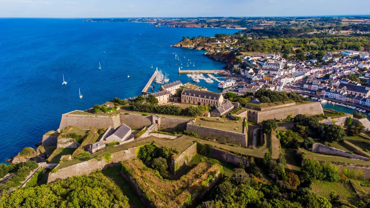 Vue sur Belle-Île-en-Mer, une île à découvrir lors de votre séjour en Bretagne