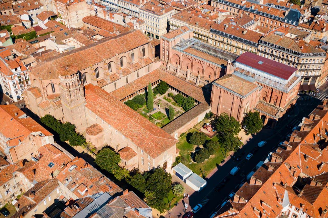 Vue aérienne sur le musée des Augustins, un endroit à visiter à Toulouse