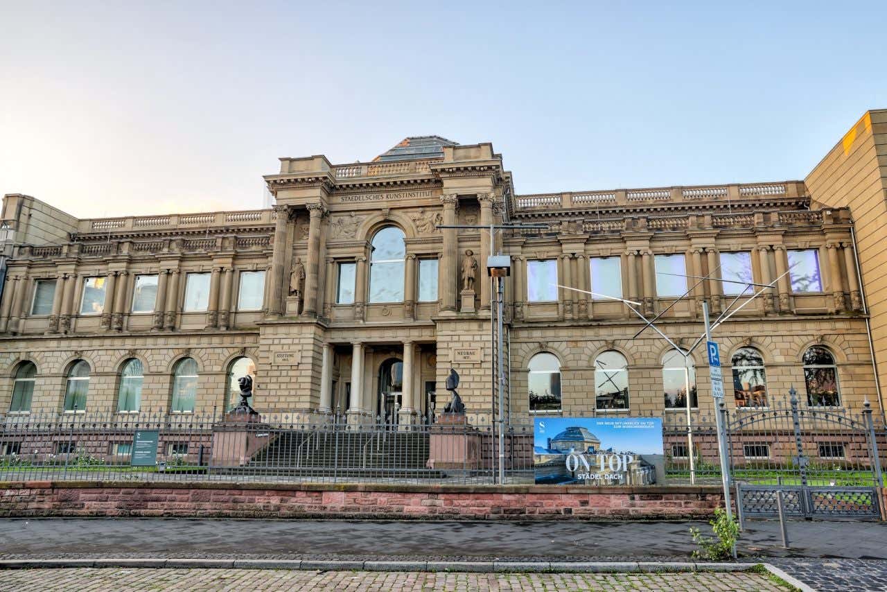 Fachada amarelada do museu Städel, em Frankfurt