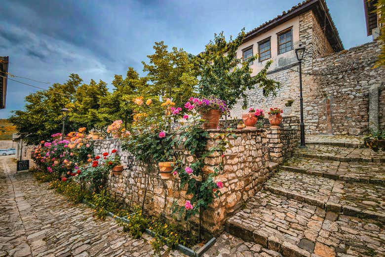 Pasearemos por las calles del castillo de Berat