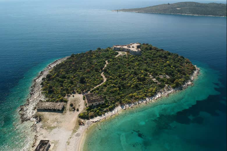 Visit the Porto Palermo castle