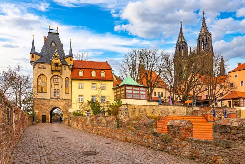 Calle hacia la Catedral de Meissen