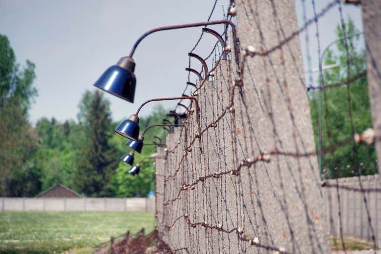 Chegando ao campo de concentração de Dachau