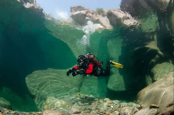 Buceo en el lago Moreno