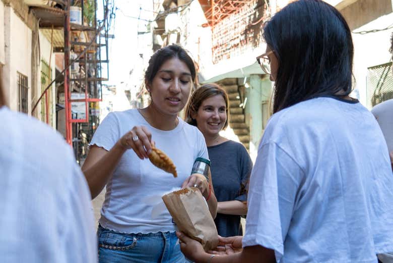 Comiendo empanadas argentinas