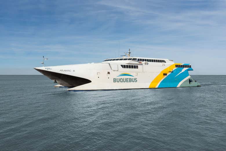 Viajaréis a Uruguay en un ferry de Buquebus