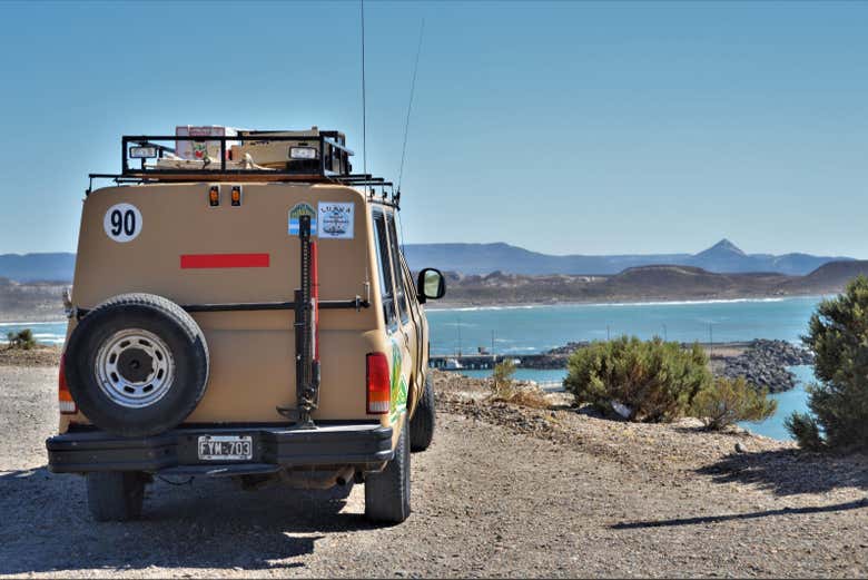 El 4x4 con el paisaje de fondo