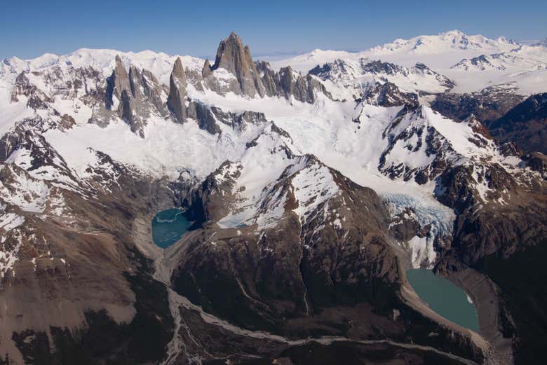 El imponente Monte Fitz Roy desde el aire