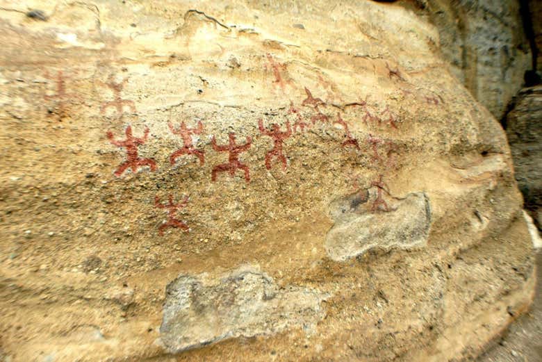 The cave paintings of Punta Walichu