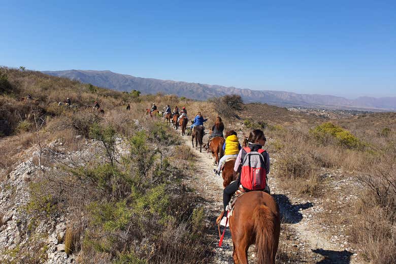 Disfrutando del paseo a caballo por las sierras de Córdoba