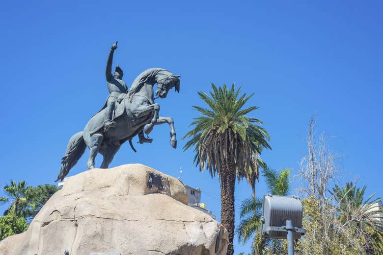 Estatua ecuestre de San Martín