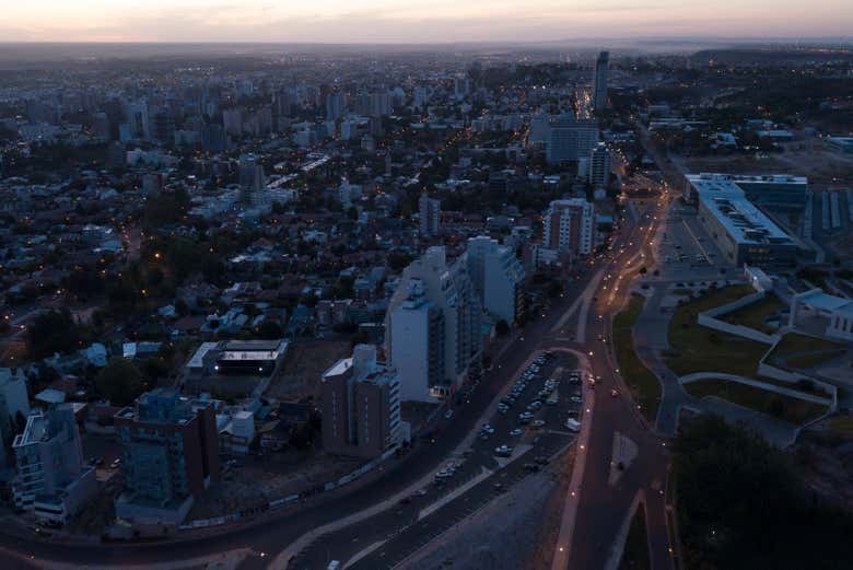 Vista áerea de Neuquén à noite