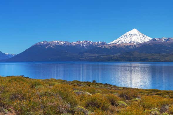 Excursión al Lago Huechulafquen y Volcán Lanín