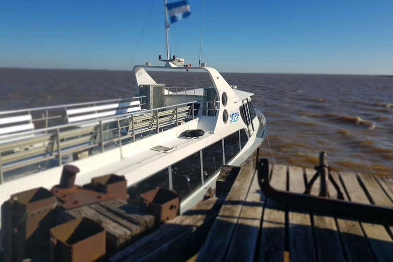 Barco hacia la Isla Martín García 