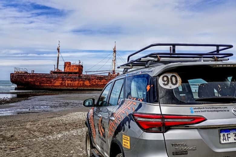 Em frente ao navio abandonado em Cabo San Pablo