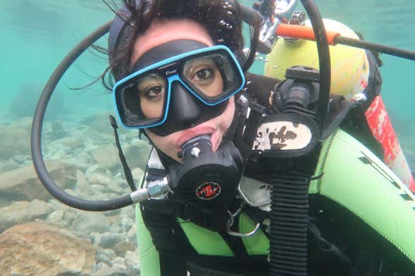 Bautismo de buceo en el lago Correntoso