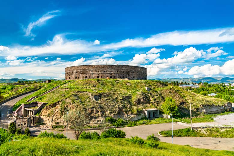 Sev Berd, más conocido como el Castillo Negro de Gyumri