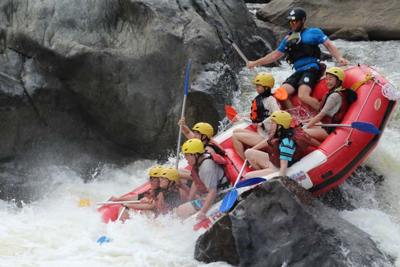 Practicando rafting en Barron Gorge