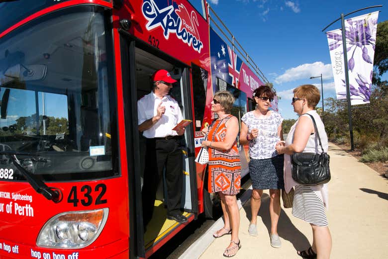 Pronti a salire sull'autobus turistico di Perth