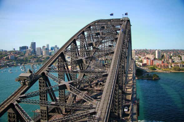 Escalada por el Puente de la Bahía