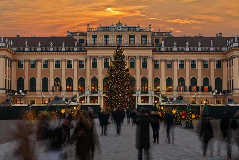 Christmas Market and Concert at Schönbrunn Palace in Vienna