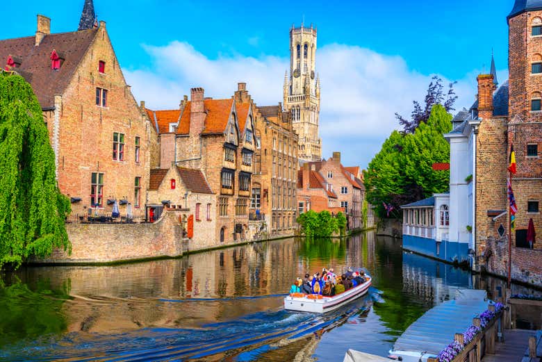 Disfrutaremos de un paseo en barco por los canales de Brujas