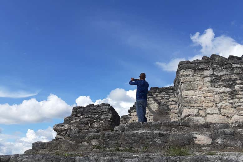 Take pictures of the ancient Mayan ruins