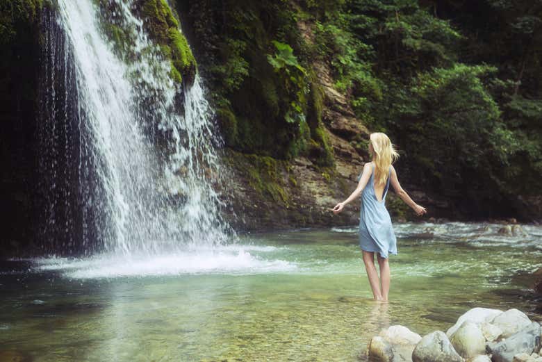 Contemplando las cascadas Mayan King