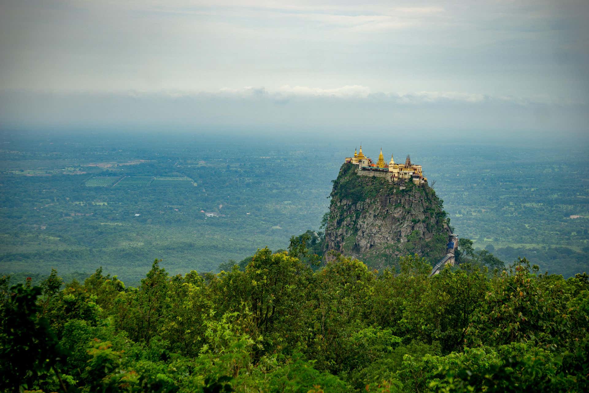 excursi-n-al-monte-popa-desde-bagan-reserva-en-civitatis