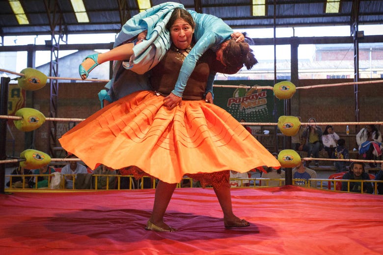 Cholitas wrestling: a luta livre das cholas em La Paz