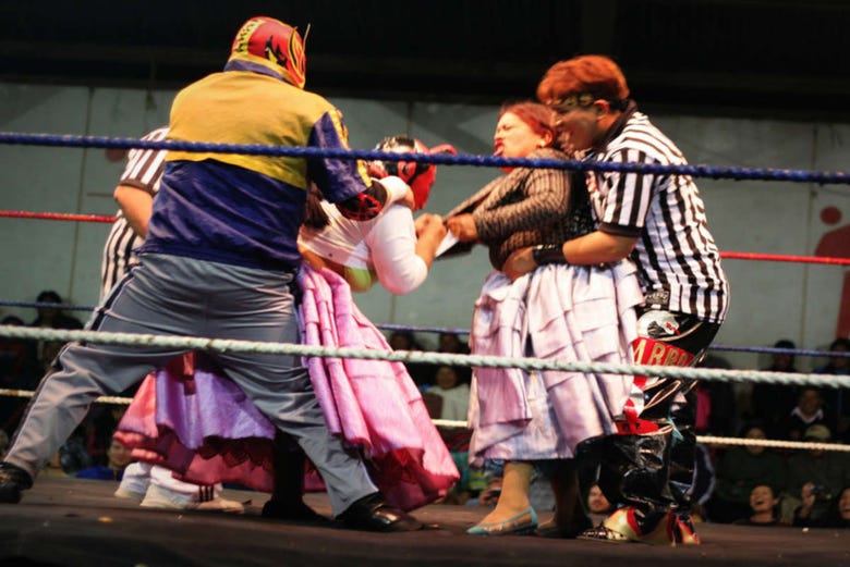 Cholitas wrestling: a luta livre das cholas em La Paz