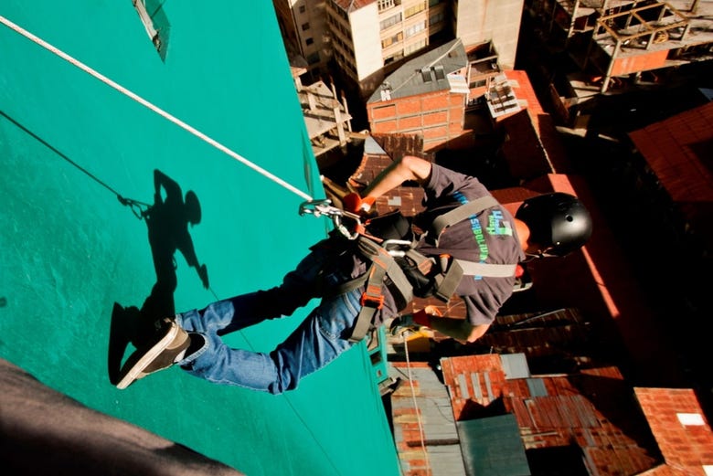 Practicando rappel en La Paz